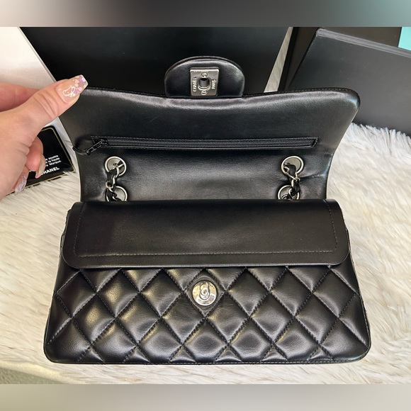 🔥CHANEL•Lambskin Quilted Classic Double Flap Bag Small - Picture 9 of 13